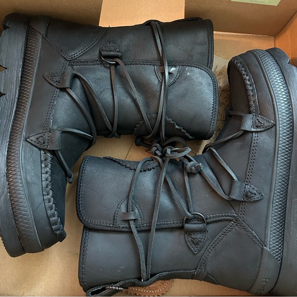 Manitobah Woman’s Pacific Half Winter Boots Size 7 NEW - Picture 3 of 8